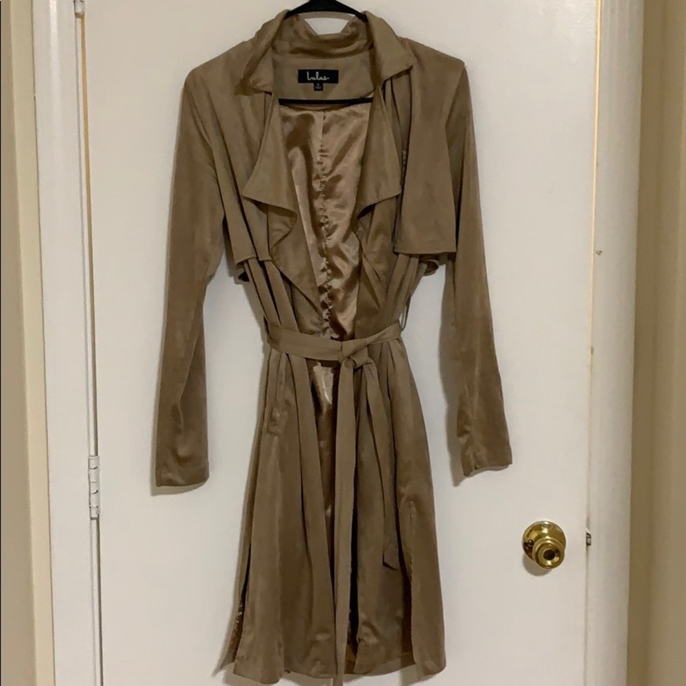 Lulu’s Crisscross Detail Trench Coat